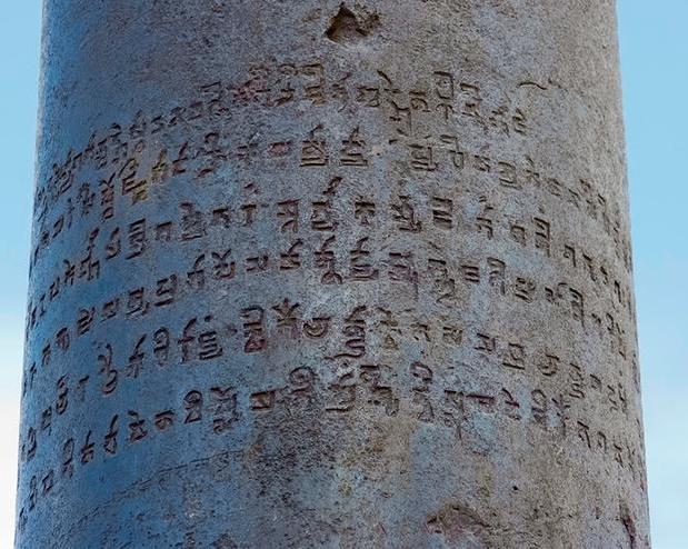 Почему железный столб отказывается ржаветь уже 1600 лет? Кутубова колонна в Дели