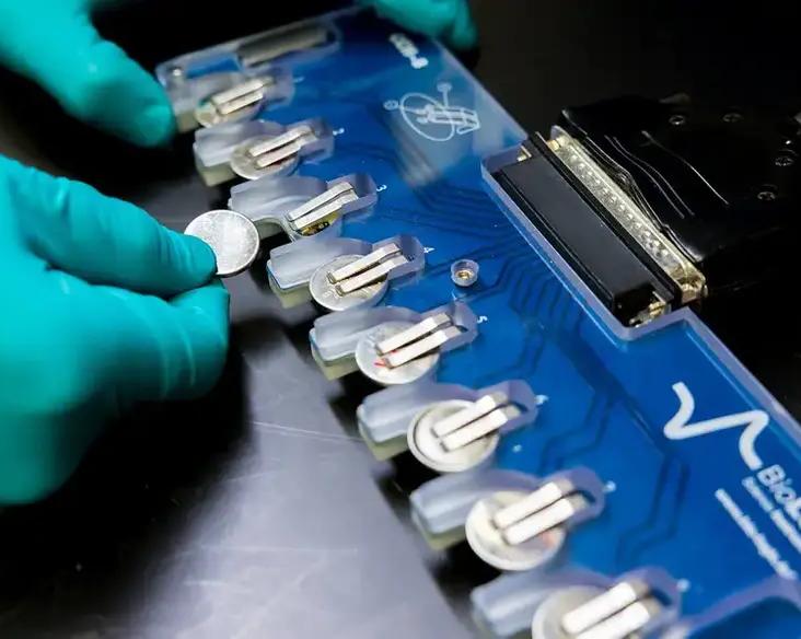 Искусственный интеллект совершил прорыв в области материаловедения: новый аккумулятор с минимальным содержанием лития